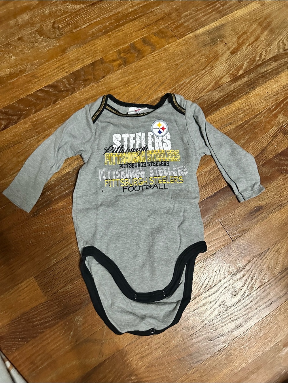 Pittsburgh Steelers Gray Long-Sleeve Baby One-Piece Bodysuit